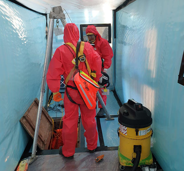 Asbestos removal in school corridor - confined space